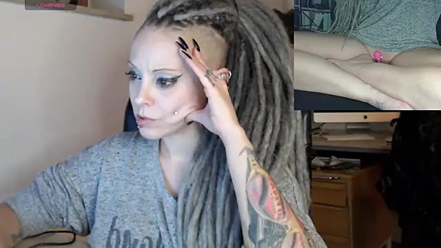 edgesofreality (G milf) - tits out