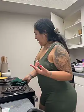 latina_curvy22