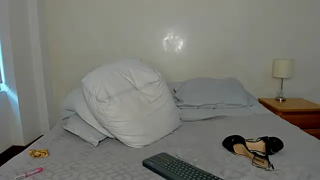 melisa_ferretti (F milf) - guys make me squirt my sweet pussy!!