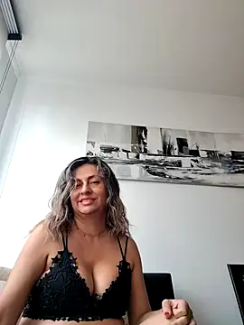 Webcam Model (Latiinvenushot)  is live.Free join now!