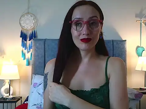 IberianMoonMK Live Webcam on Stripchat