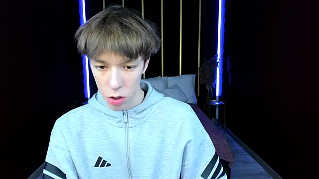 markbranston (M twink) - im in boxers