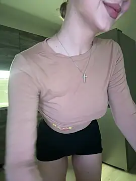 Webcam Model (MissOyee)  is live.Free join now!