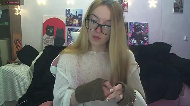 secretsophia (F young) - new mac with new logitech web cam