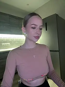 Webcam Model (MissOyee)  is live.Free join now!