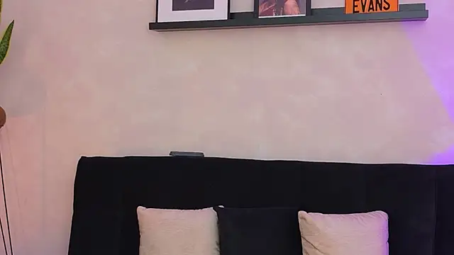 emmyevans1 - EmmyEvans1's free webcam - UK Sex Cams