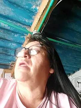 clarita_01 (F mature) - Como perrito  desnuda😍😍😍