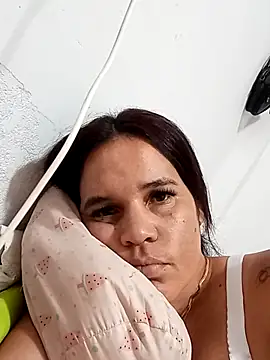 horny_girl33 (F young) - Spank ass