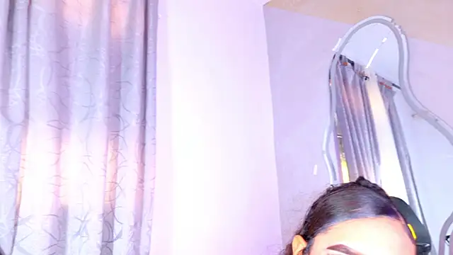 elysha_venus_ (F teen) - SHOW BOOBS