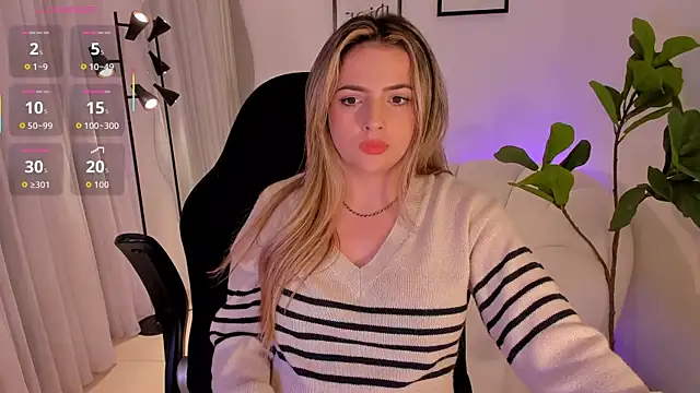 amywood (F young) - flash  tits