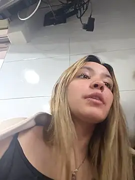 celeste_83 (F young) - Show my tits in public 🥵😈