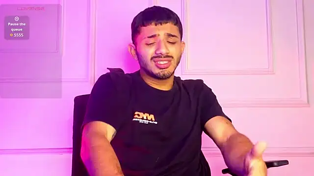 arturocardona_ (M young) - 🎮play with my hot chest🔥