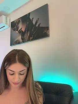 isabellaetthan (F young) - Spit on boobs and play with nipps+ :gif