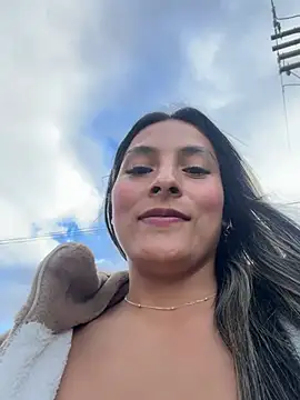 cami_leon2 (F young) - Olí un my tits Naked Ride dildo
