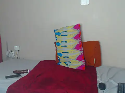 sexylips86 (F milf) - LETS HAVE FUN DADDIES