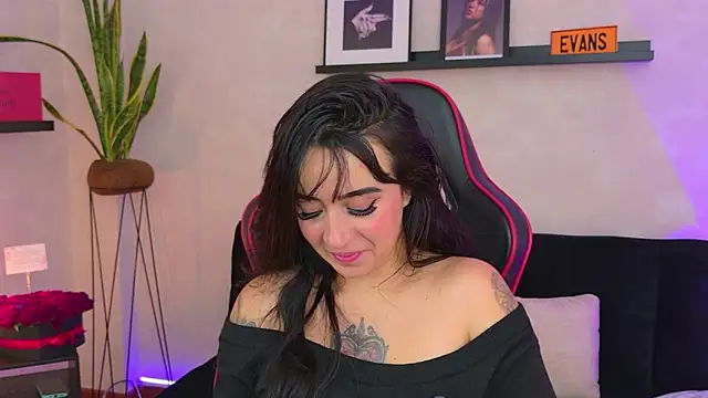 emmyevans1 - EmmyEvans1's free webcam - UK Sex Cams