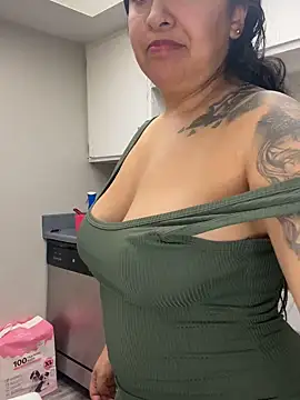 latina_curvy22