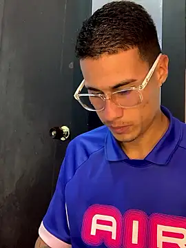 latin_paisa_boy - Latin_Paisa_Boy's free webcam - UK Sex Cams