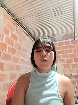 triana-hot18 (Ask my age) - I show my breasts to a stranger