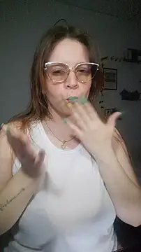 lorenita_88 (F young) - Finger fuck + Spank ass + Pussy close-up