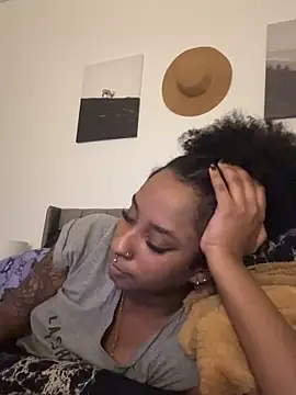 Webcam Model (Your_Paris)  is live.Free join now!