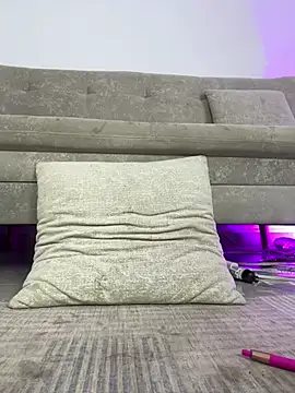 julietalcl (F young) - FLASH TITS + SLAP MY TITS