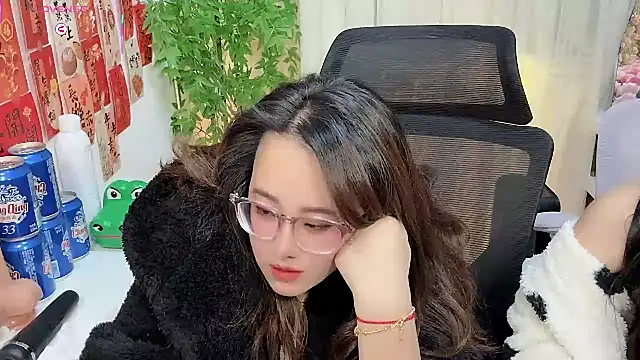 美女NEWONETO在线直播