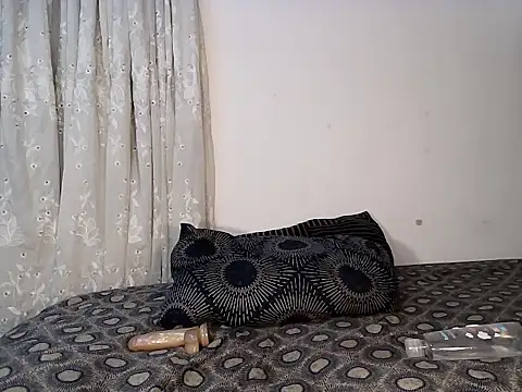 minniebee101 (F teen) - show ass/doggy