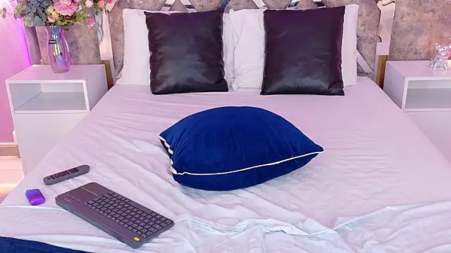 lolagray__ (F young) - Open legs, slow strokes, naughty eyes💦