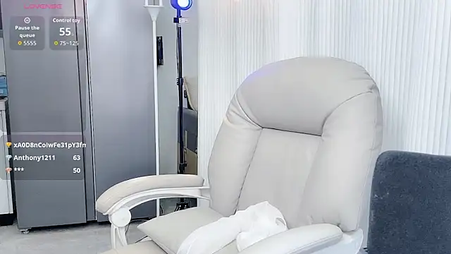 美女yoyo520-在线直播