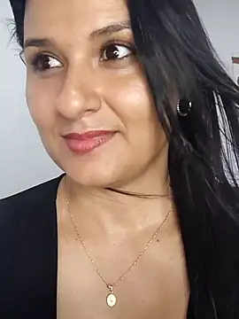 Webcam Model (elena_jonees)  is live.Free join now!