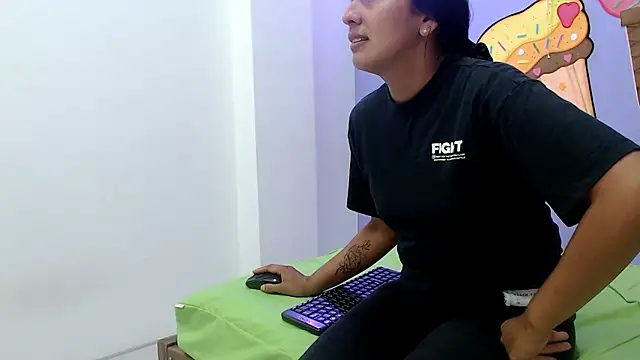 novahot98 - NOVAHOT98's free webcam - UK Sex Cams