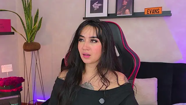 emmyevans1 (F young) - Flash Tits