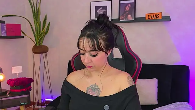 emmyevans1 (F young) - Flash Tits