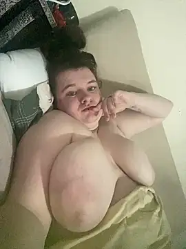 princesspeach667 (F young) - Get the dilldo out