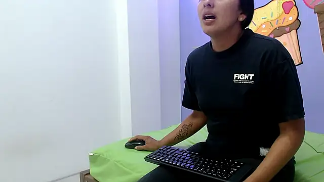 novahot98 (F young) - Show feet👣