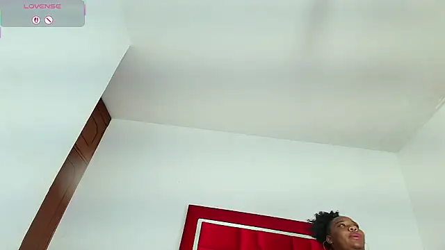 Webcam Model (Breisy_bigboobs)  is live.Free join now!