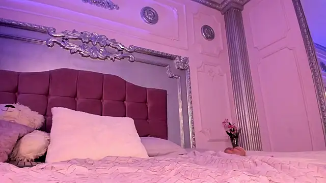 Webcam Model (KatianPierce)  is live.Free join now!