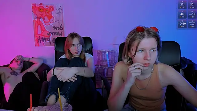 gloria_bubble (Ask my age) - flash boobs