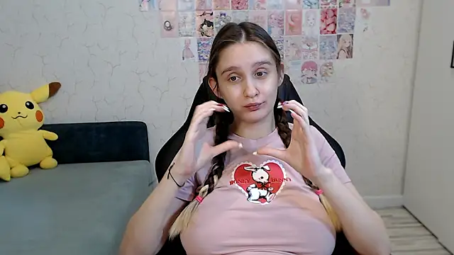 jackie_morgan (Ask my age) - 💕.Oil on my boobs and  big belly💕