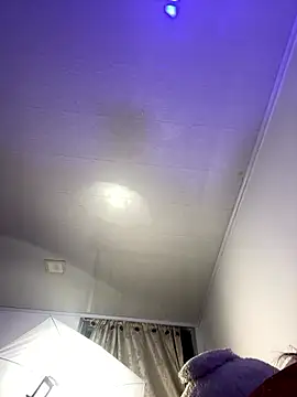 Webcam Model (Isa_smeraldy)  is live.Free join now!