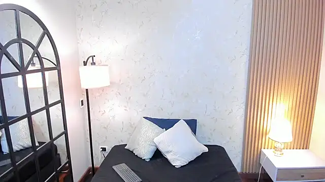 aliceandsia (G young) - suck ass