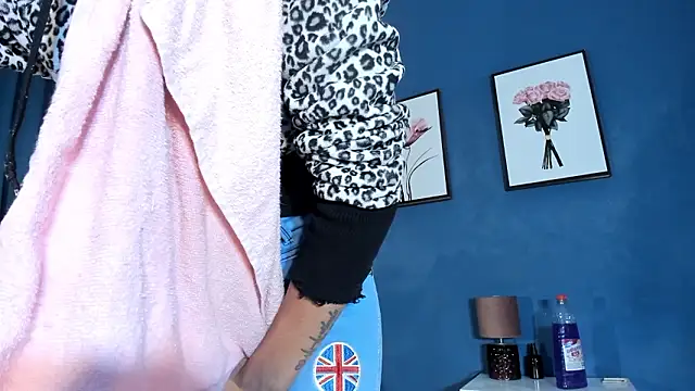 grettel_w (F young) - Suck big dildo