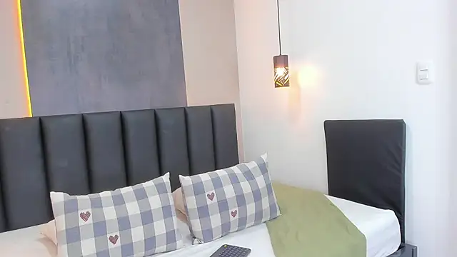 scarlettvex__ (Ask my age) - finger ass +tease  boobs