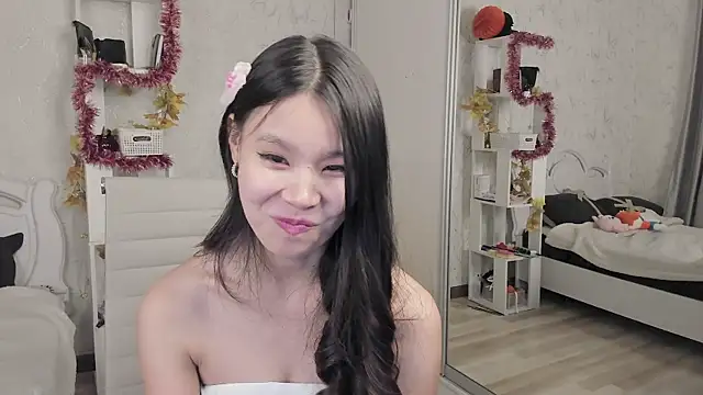 amiya_cute (F teen) - tease and take off shorts