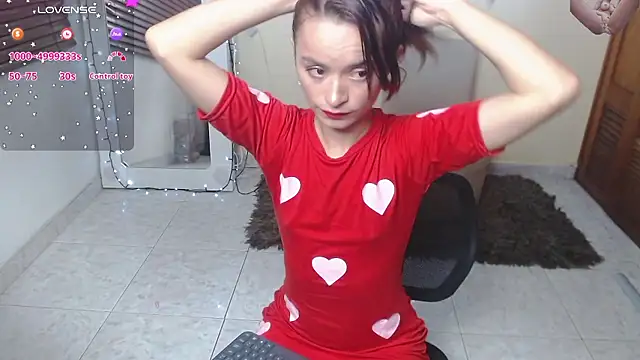 nicolesantana (F young) - put domi inside the pussy