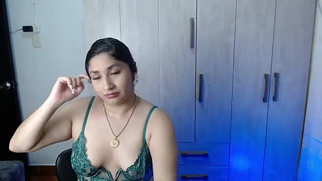 Gia_Dior webcam