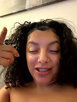 allybluee777 (Ask my age) - clothes off and 3 min control