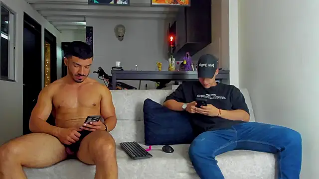 heteros_curious (Ask my age) - Patrick Masturbates Two Big Cocks