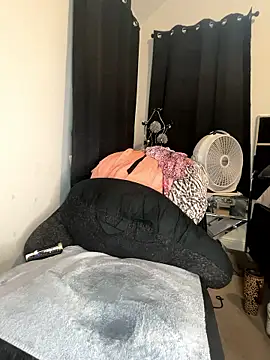 Exotic_Queen_ from StripChat is Freechat